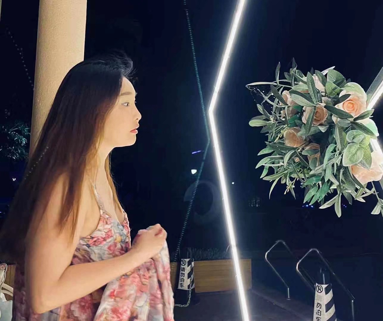 西门服务女王贝贝